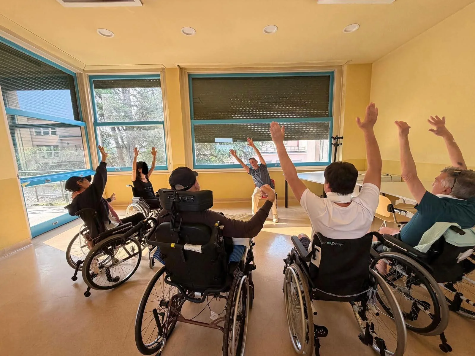 Laboratorio inclusivo con persone in carrozzina